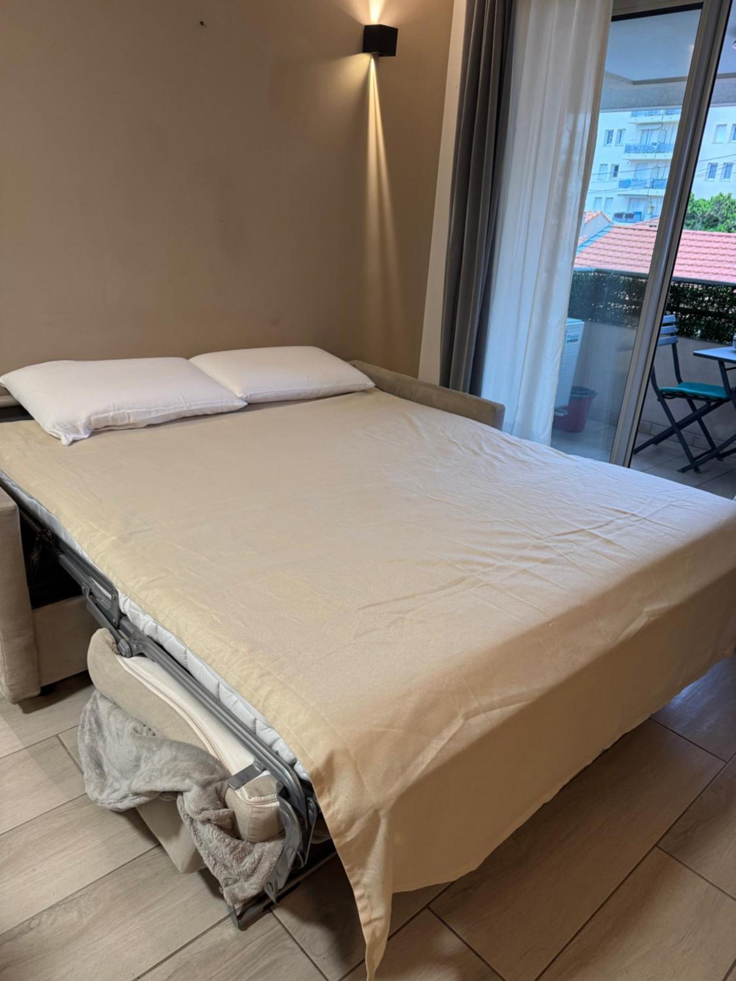 Proche De La Cannes